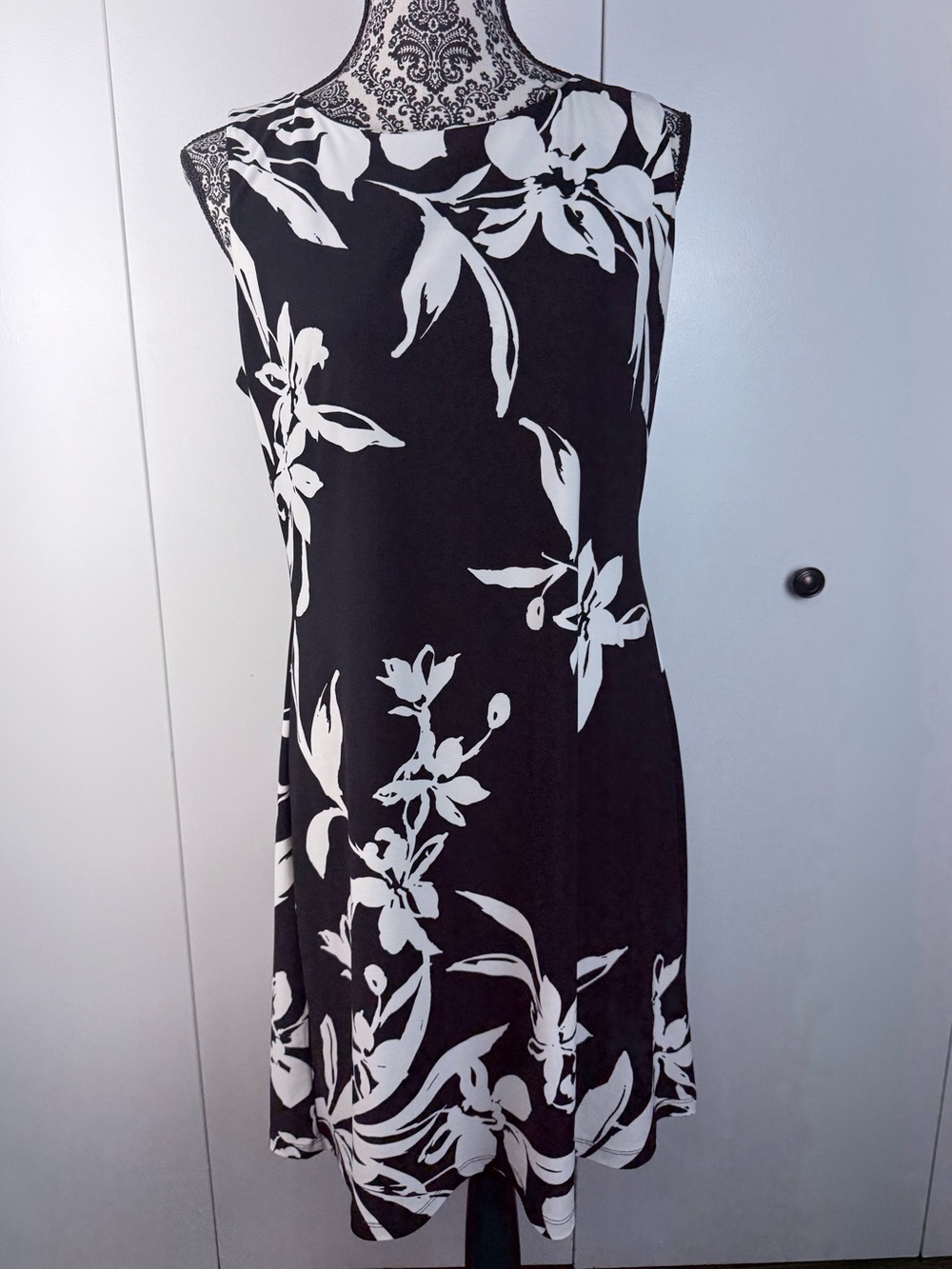 Black and White Floral Sleeveless Dress American Living size 10